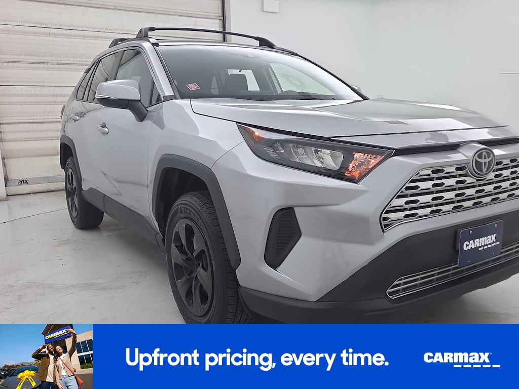 2019 Toyota RAV4 LE Image 3 of 24
