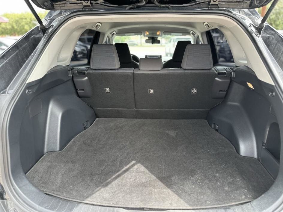 Vehicle image 15 of 34