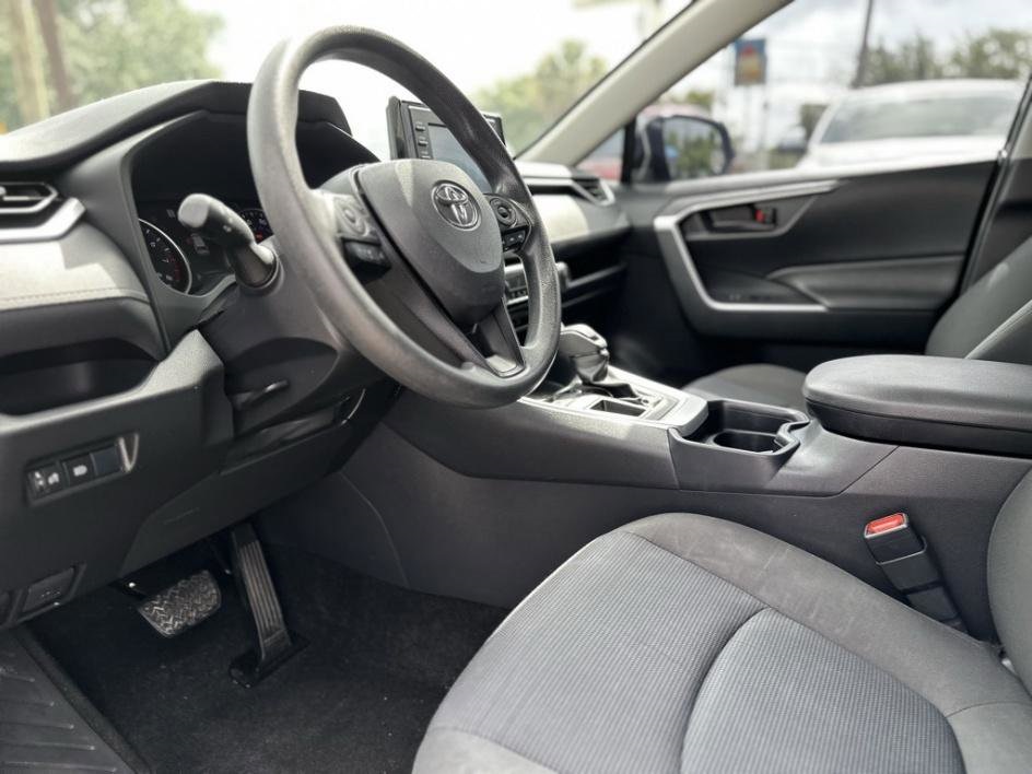 Vehicle image 11 of 34