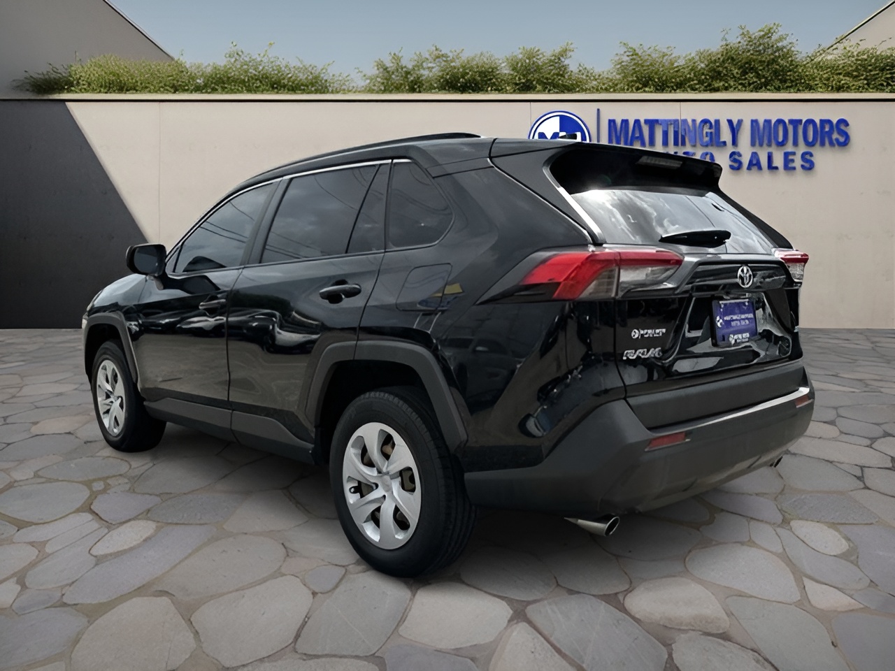 Vehicle image 33 of 34