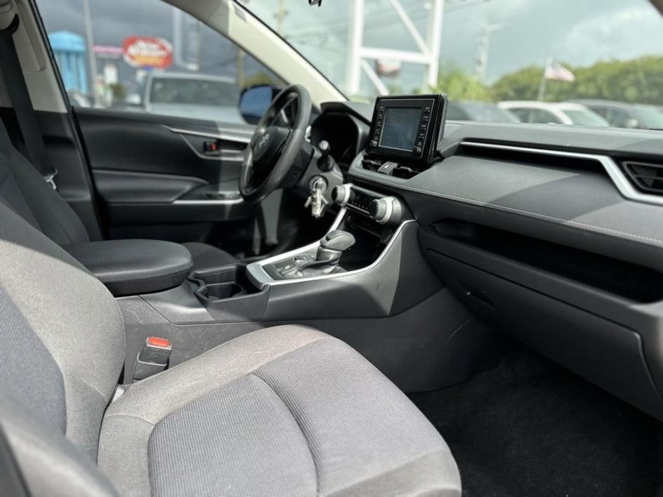 Vehicle image 19 of 34