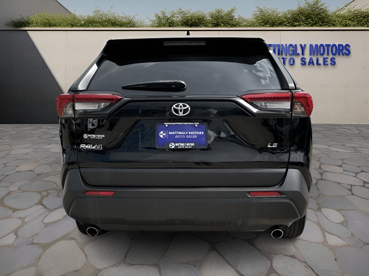 Vehicle image 32 of 34