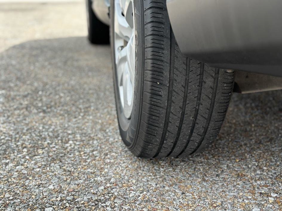Vehicle image 9 of 34