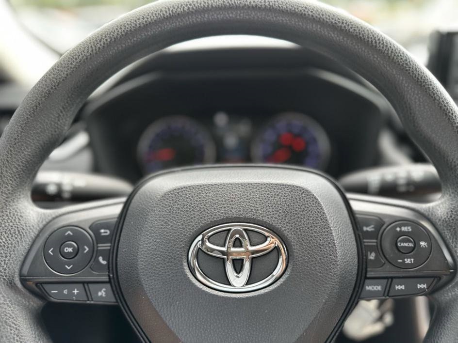 Vehicle image 21 of 34