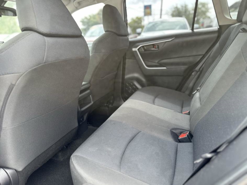 Vehicle image 14 of 34