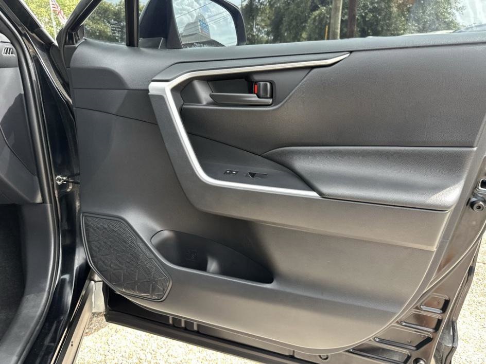 Vehicle image 18 of 34