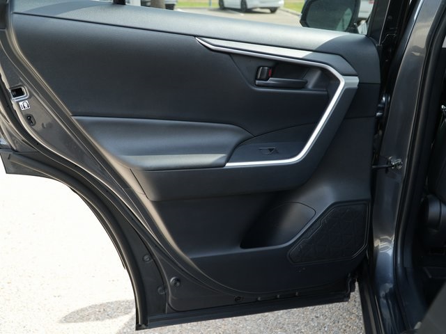 Vehicle image 17 of 35