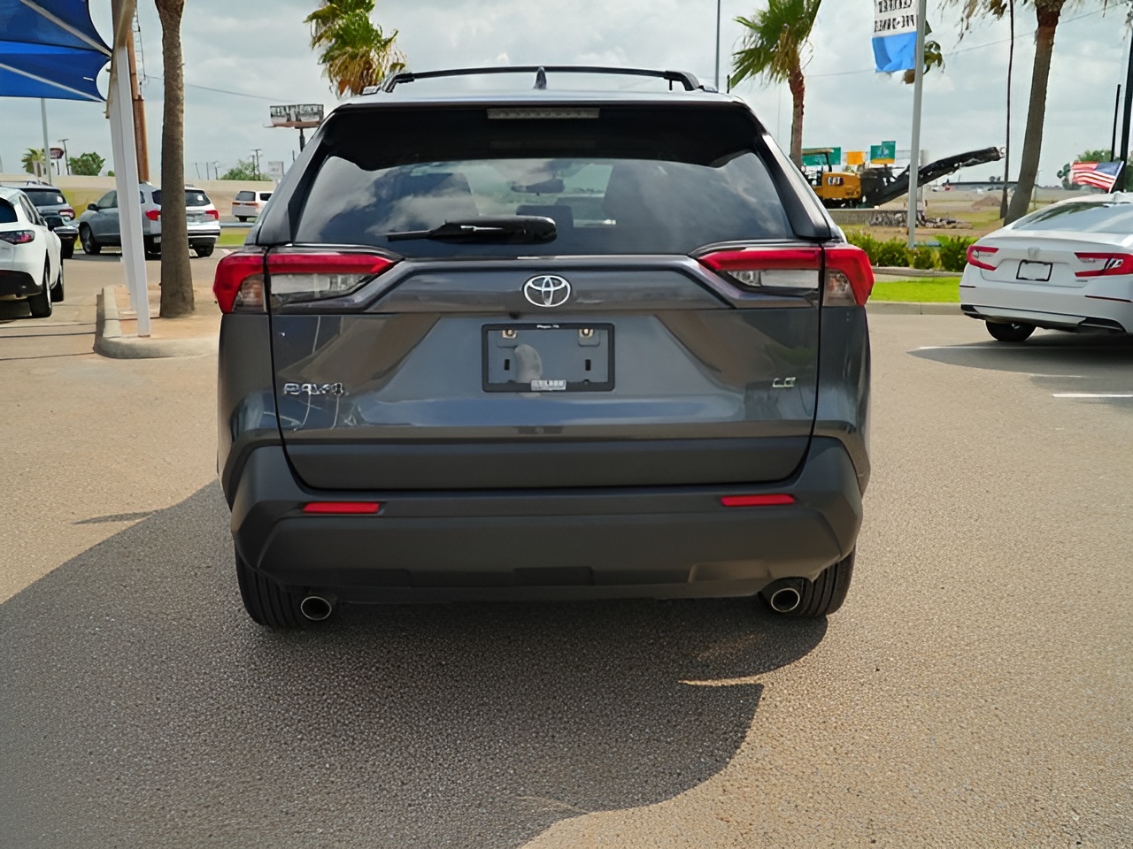 Vehicle image 33 of 35