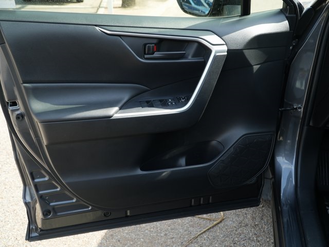 Vehicle image 13 of 35