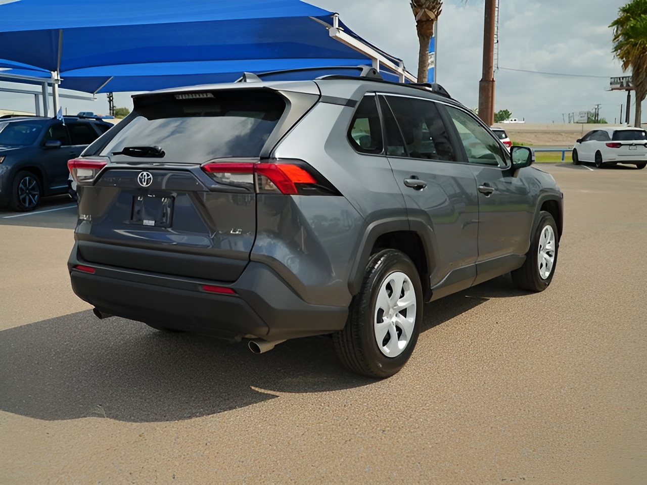 Vehicle image 32 of 35