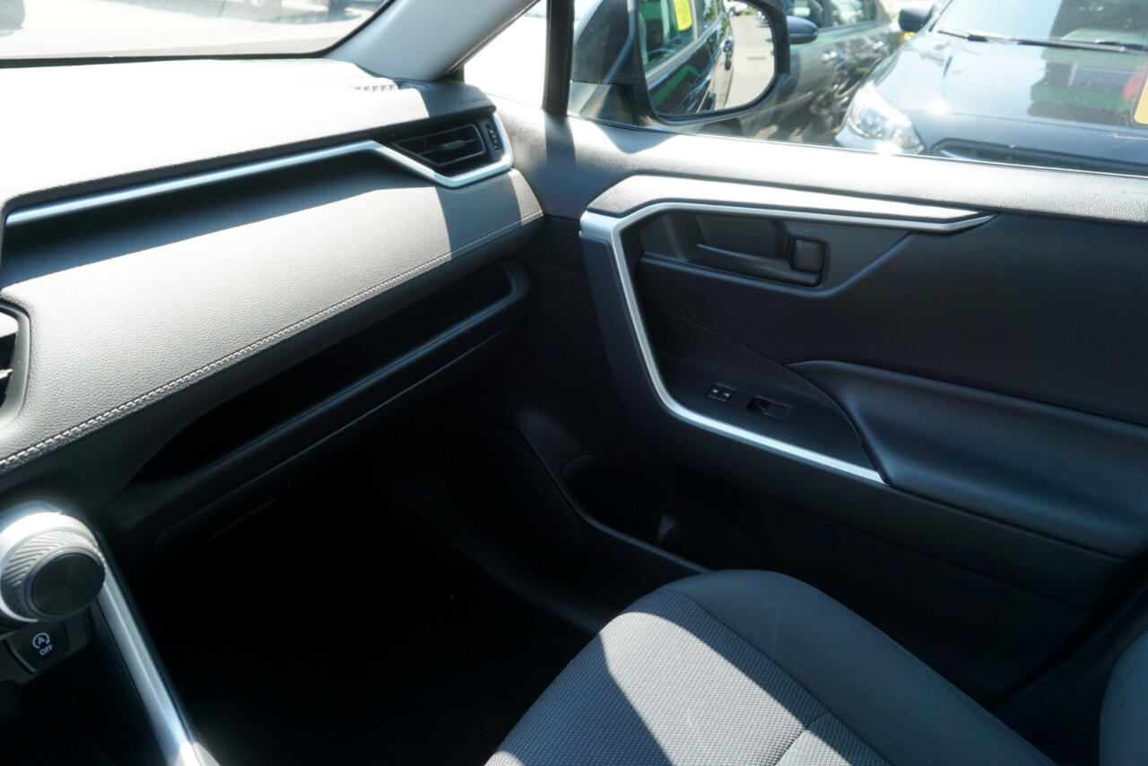 Vehicle image 10 of 23