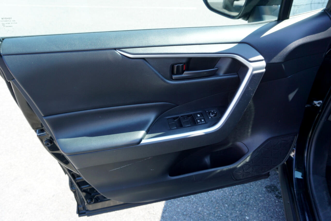 Vehicle image 16 of 23