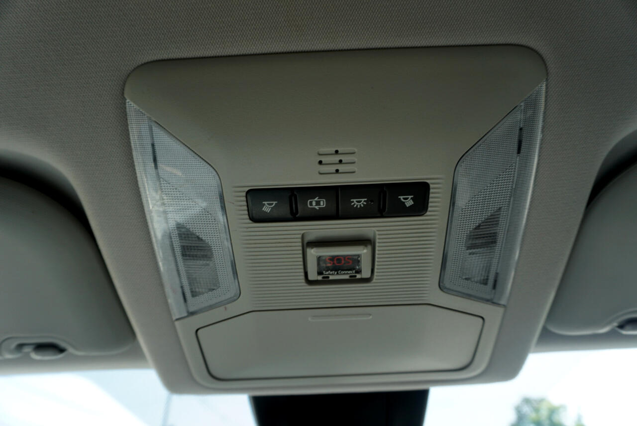 Vehicle image 21 of 23