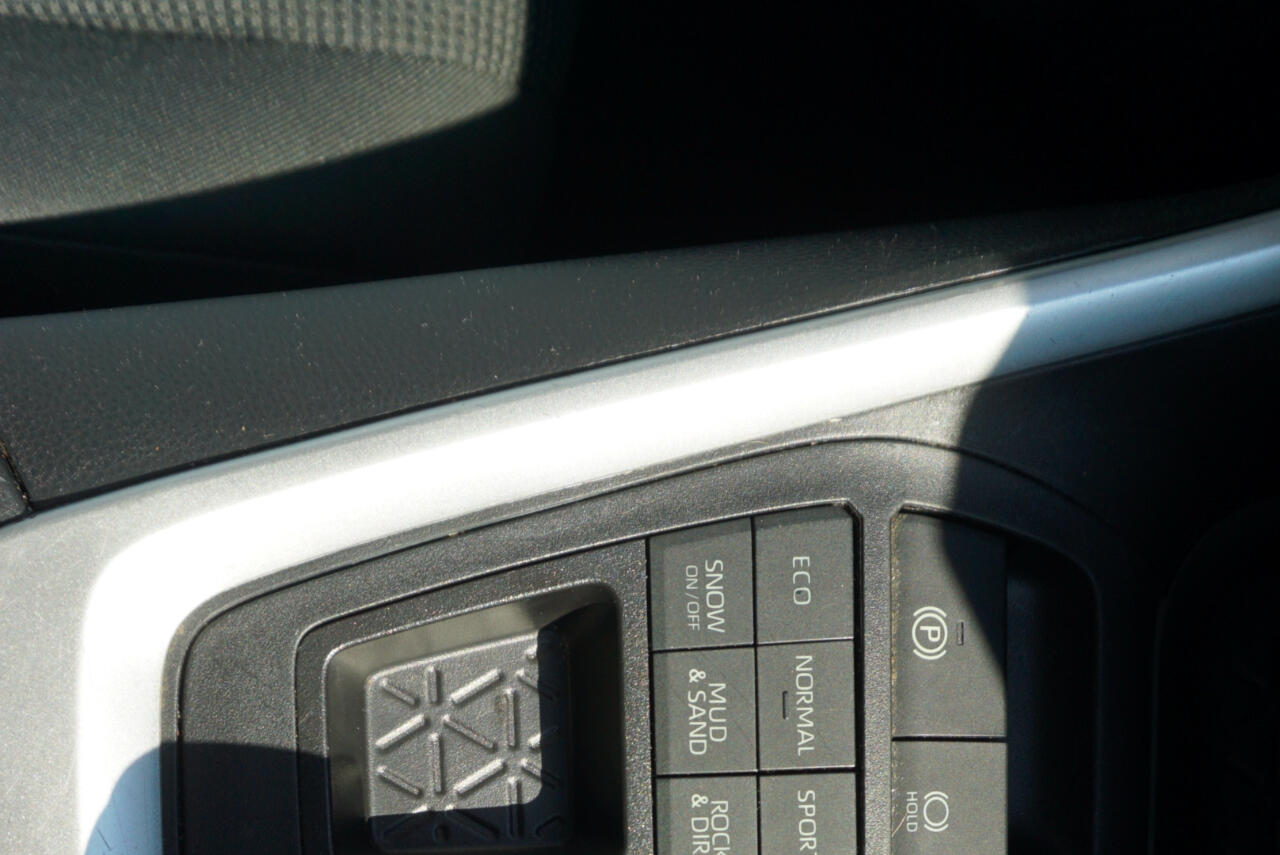 Vehicle image 19 of 23