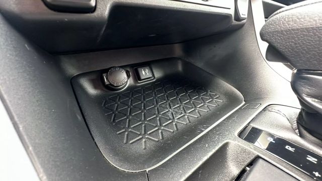 Vehicle image 32 of 36