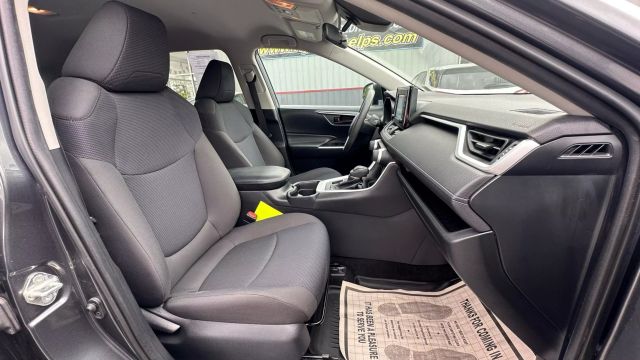 Vehicle image 18 of 36