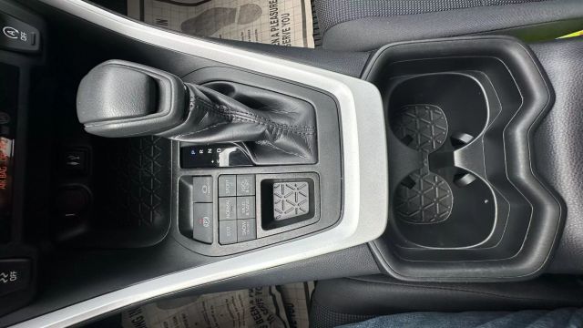 Vehicle image 25 of 36