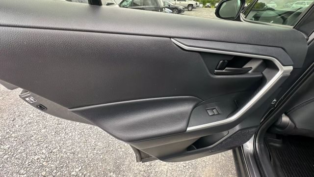 Vehicle image 26 of 36