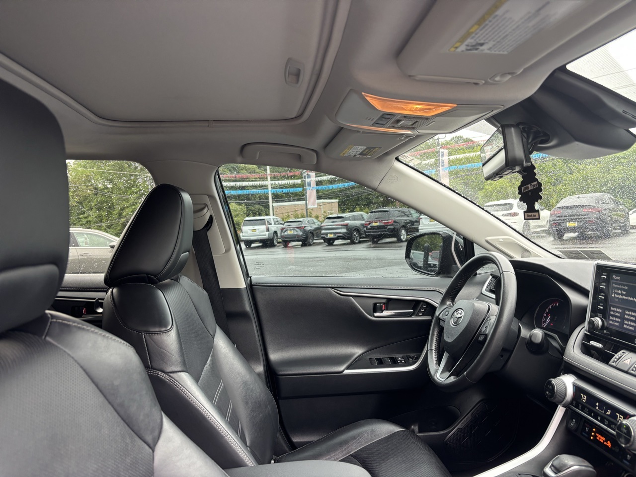 Vehicle image 10 of 20