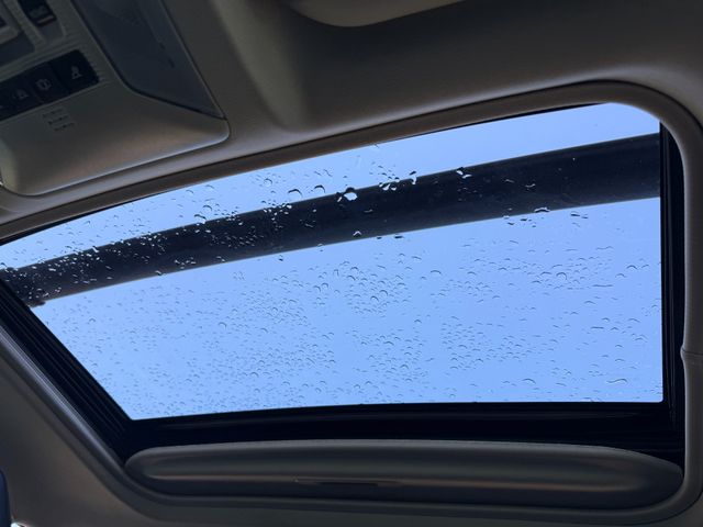 Vehicle image 13 of 15