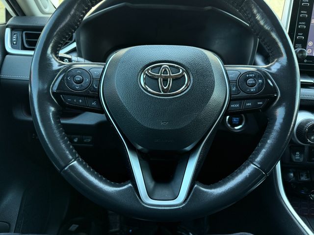 Vehicle image 9 of 15