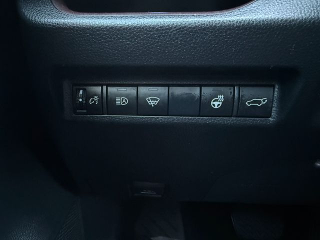 Vehicle image 14 of 15