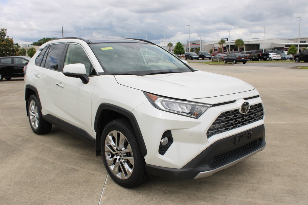 Vehicle image 3 of 34
