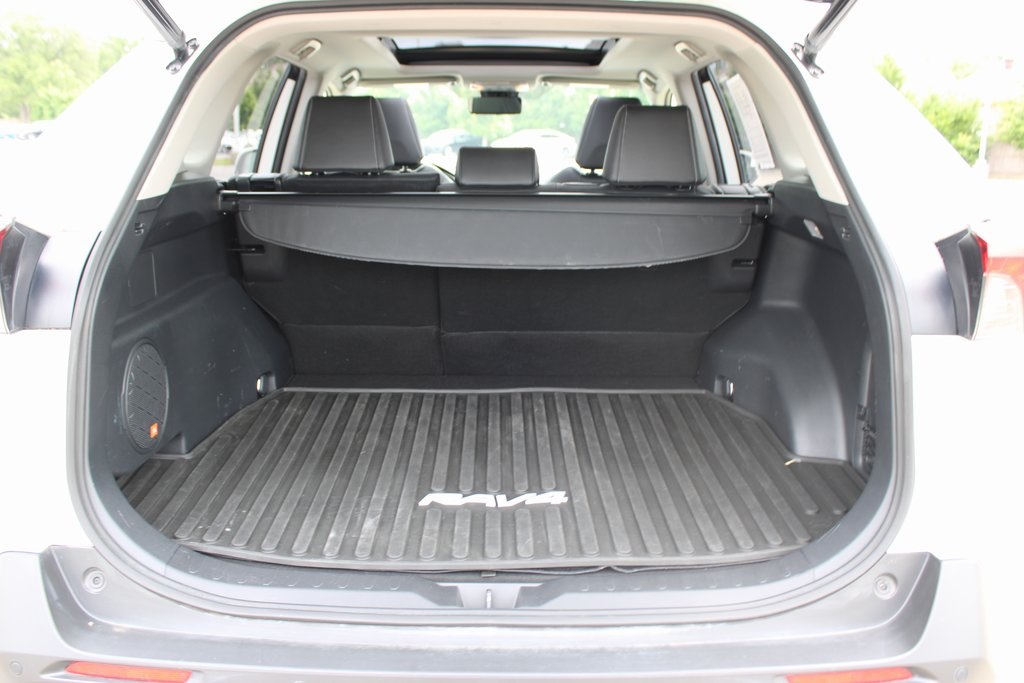 Vehicle image 9 of 34