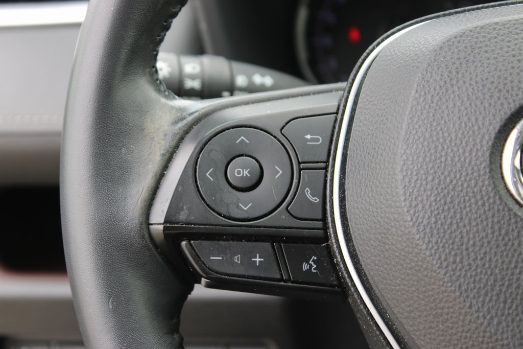 Vehicle image 21 of 34