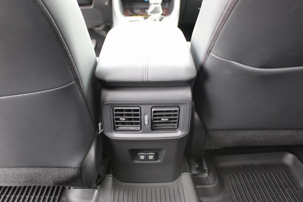 Vehicle image 33 of 34