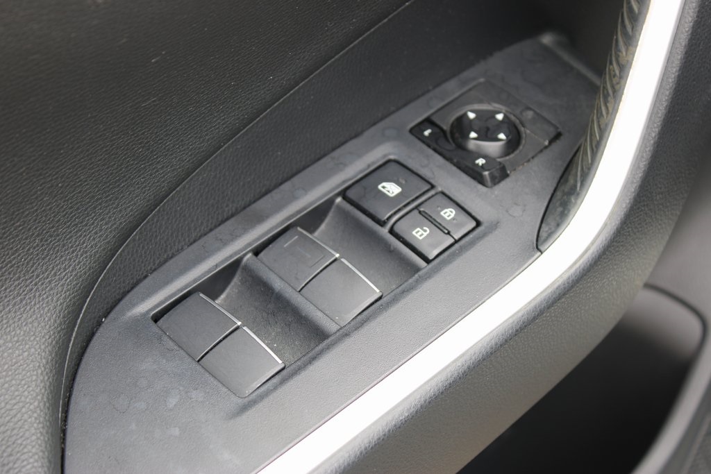 Vehicle image 15 of 34