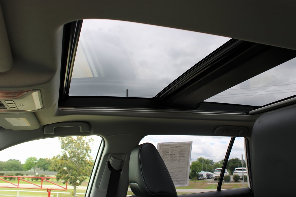 Vehicle image 17 of 34