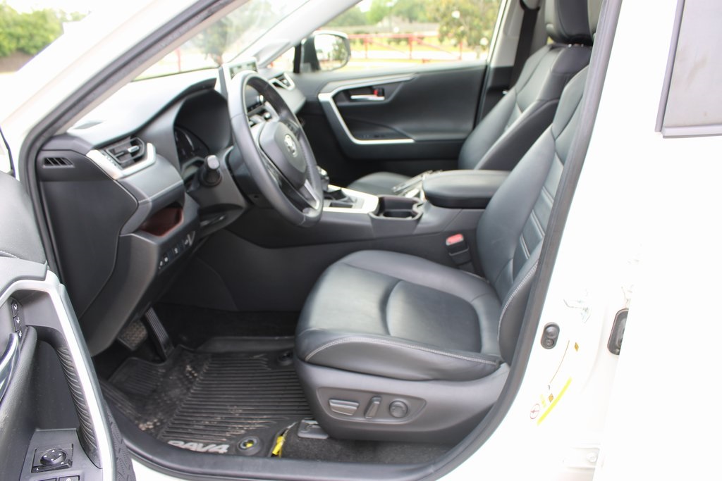 Vehicle image 16 of 34