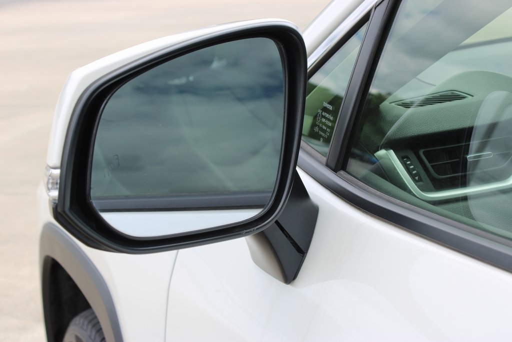 Vehicle image 12 of 34