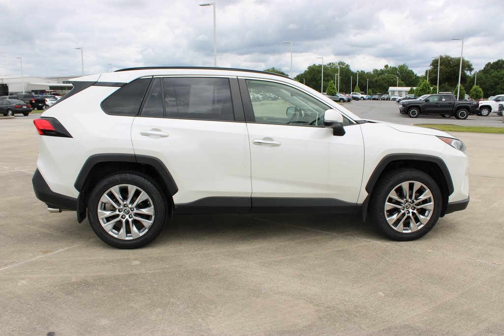 Vehicle image 4 of 34