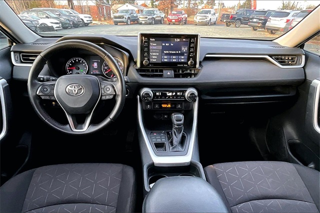 2019 Toyota RAV4 XLE Image 16 of 33