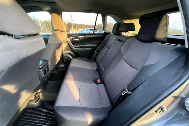 2019 Toyota RAV4 XLE Image 13 of 33