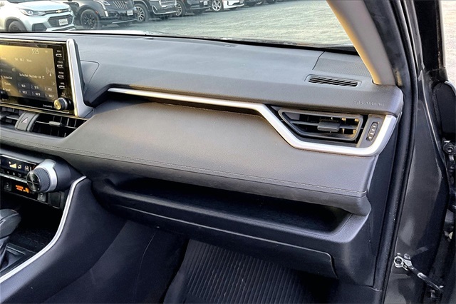 2019 Toyota RAV4 XLE Image 20 of 33