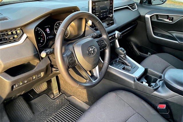 2019 Toyota RAV4 XLE Image 19 of 33