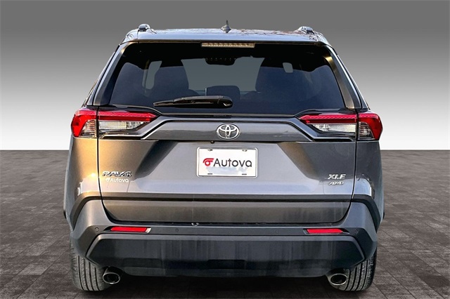 2019 Toyota RAV4 XLE Image 5 of 33