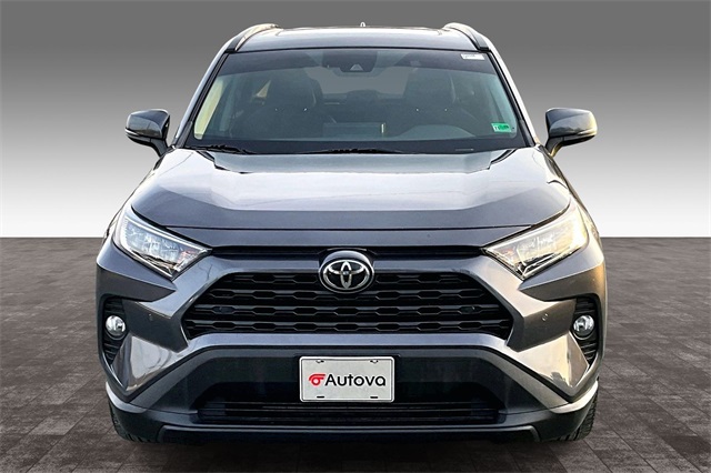 2019 Toyota RAV4 XLE Image 2 of 33