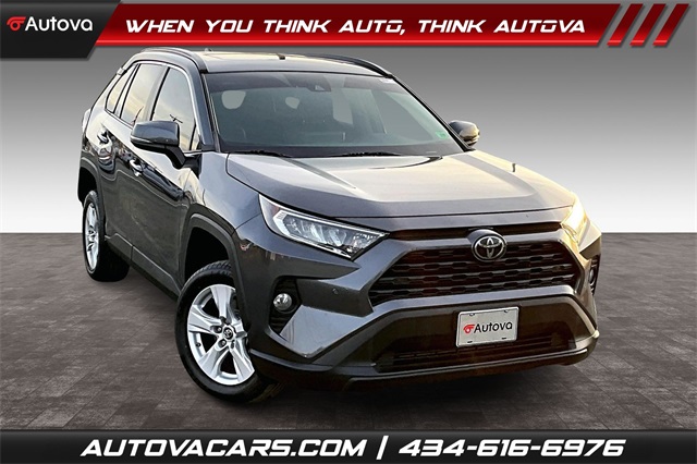 2019 Toyota RAV4 XLE Image 3 of 33