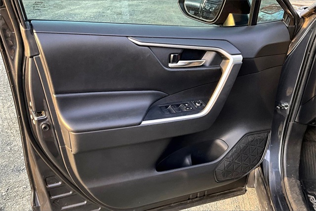 2019 Toyota RAV4 XLE Image 28 of 33
