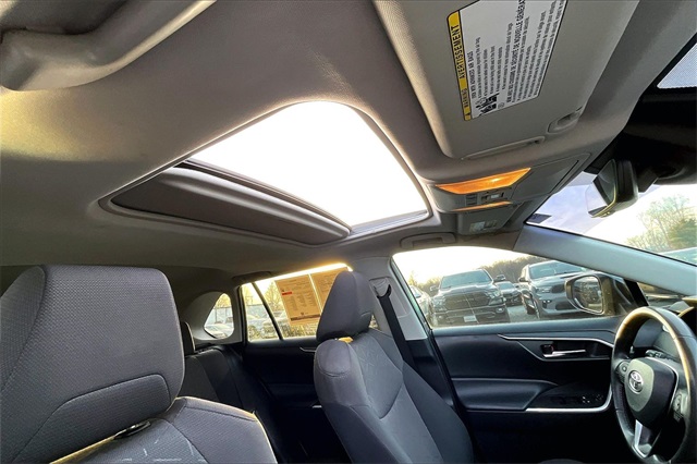 2019 Toyota RAV4 XLE Image 18 of 33