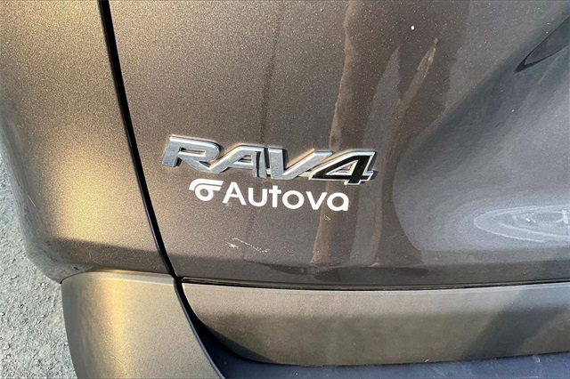 2019 Toyota RAV4 XLE Image 31 of 33