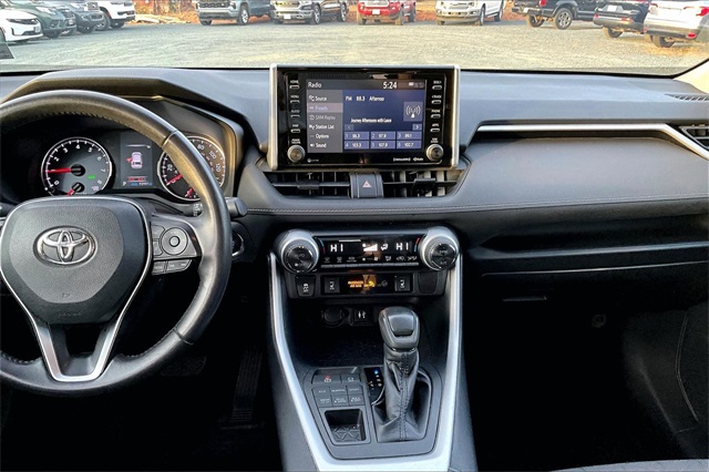 2019 Toyota RAV4 XLE Image 17 of 33