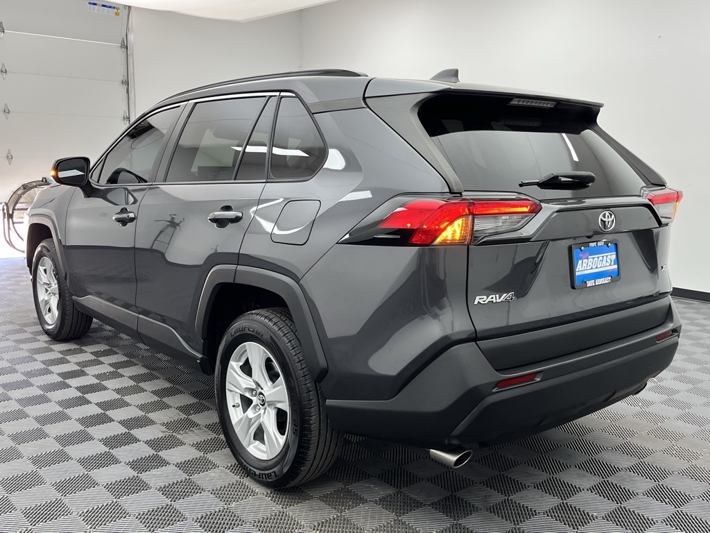Vehicle image 7 of 33