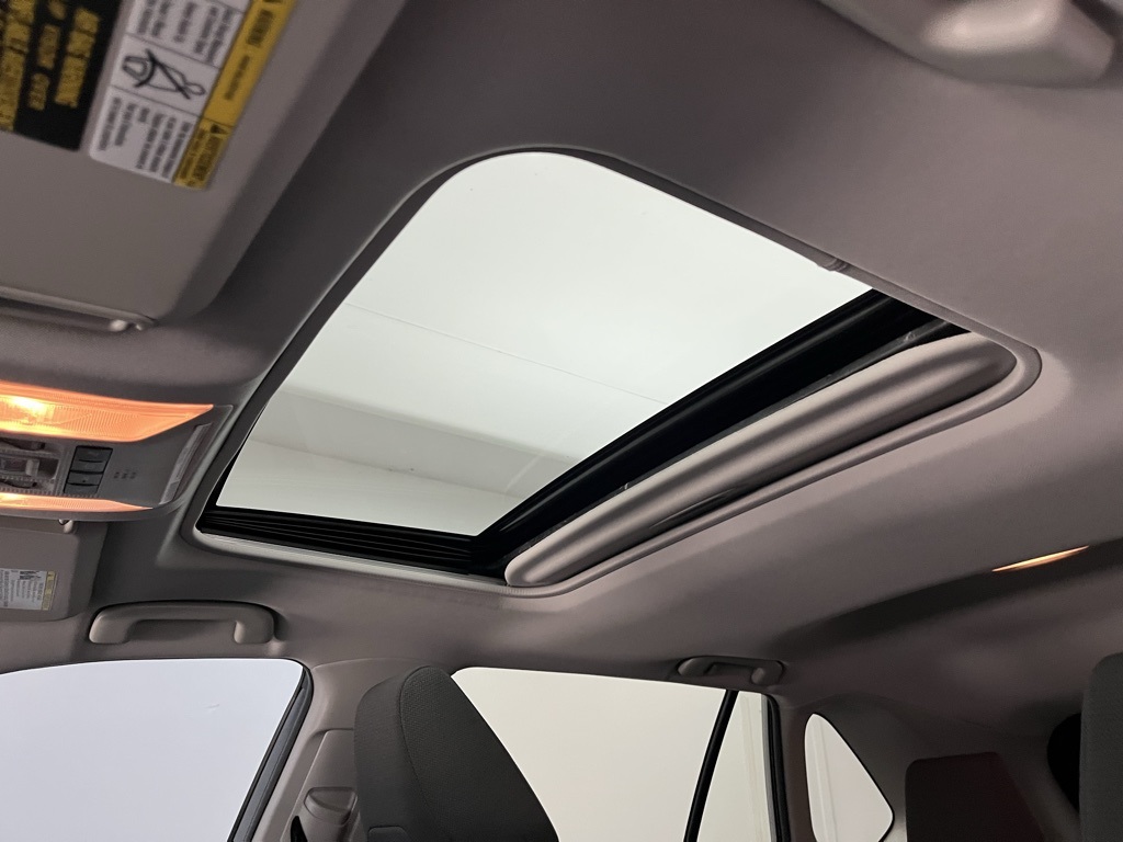 Vehicle image 22 of 33
