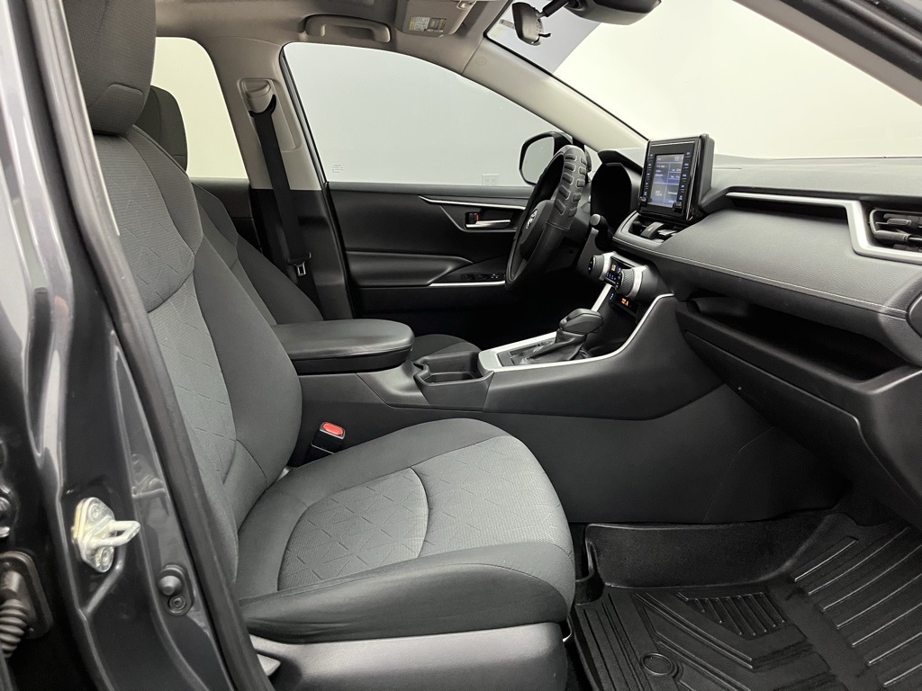 Vehicle image 15 of 33