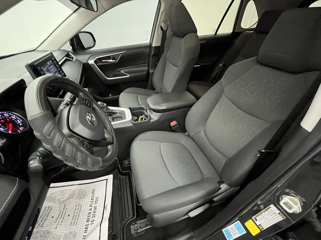 Vehicle image 17 of 33